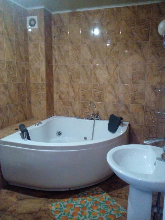 Imperial Hotel Krivoy Rog Ngoại thất bức ảnh